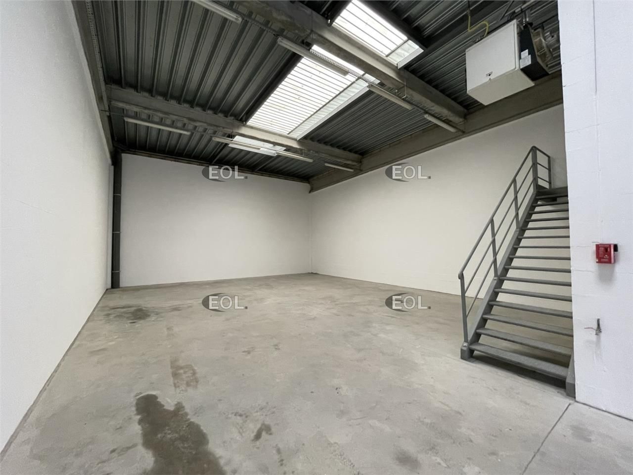 A LOUER : Local d'activités de 195 m²