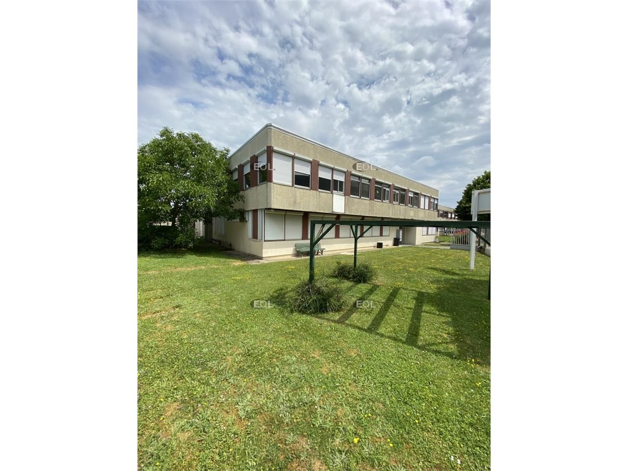 A louer en exclusivité dlocaux d'activités 995m²