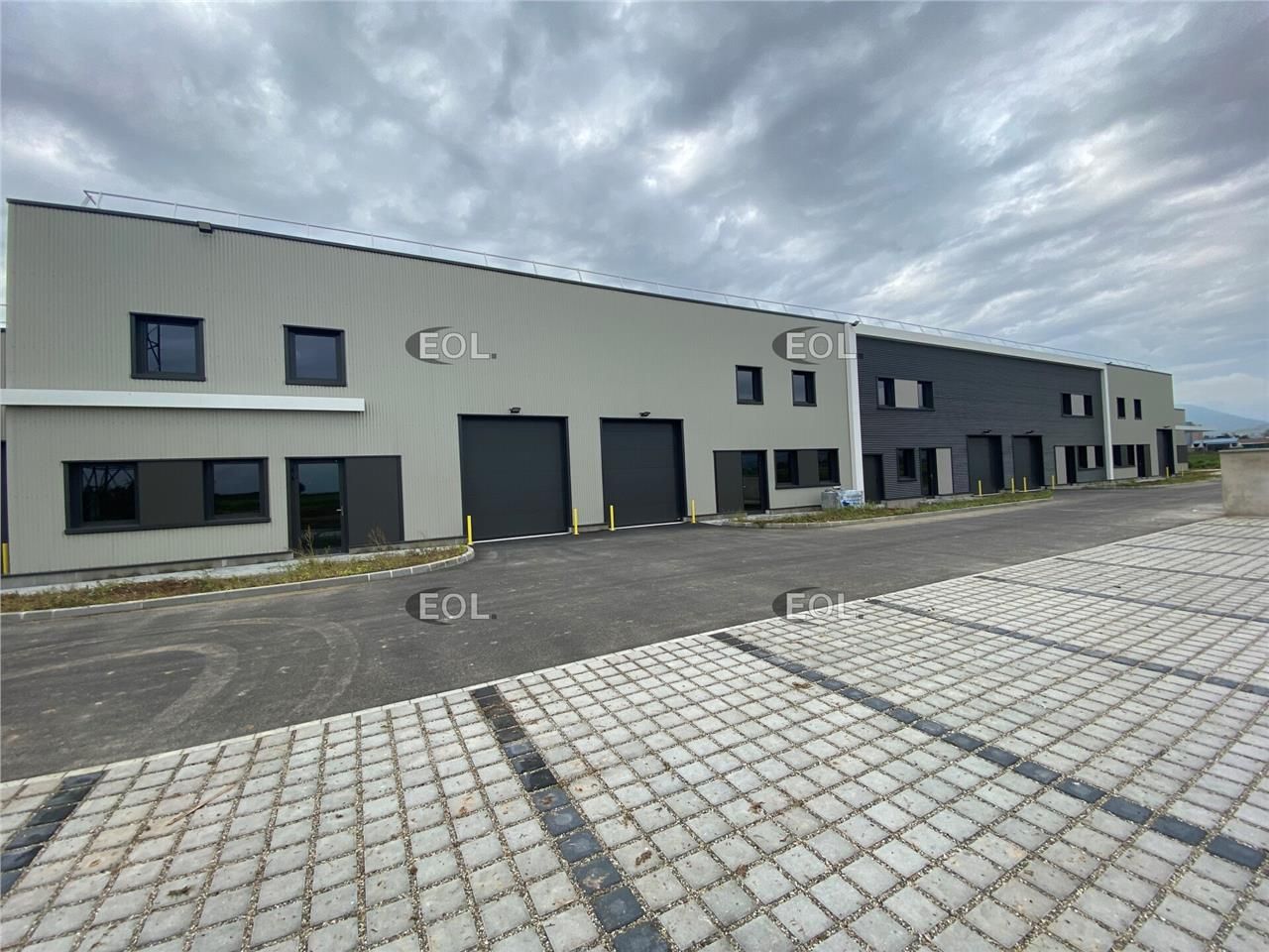 Vente Local d'activités 300 m² non divisibles