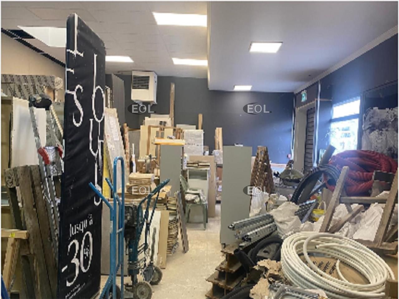 Local d'activité avec showroom de 570 m² à louer à Servon (77)