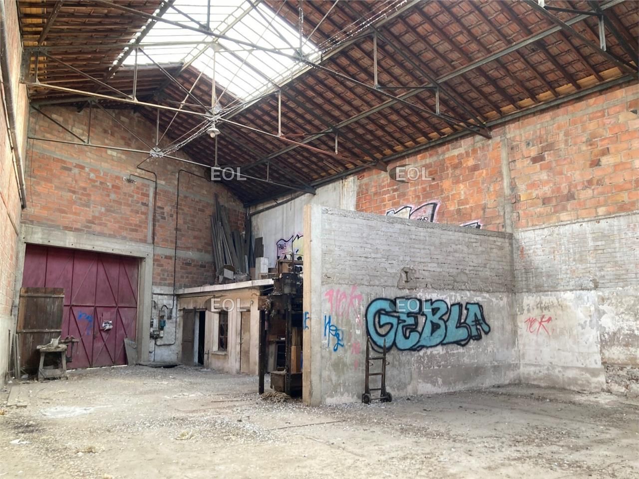 A LOUER - Terrain avec hangar de 590 m² à Saint-Maur-des-Fossés (94)