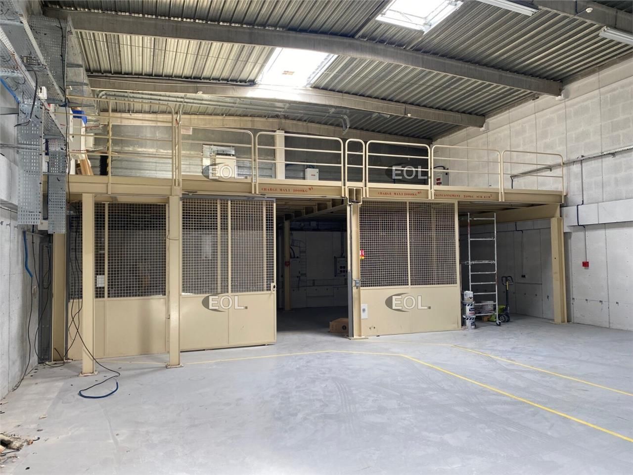 Location Entrepôt 706 m² non divisibles