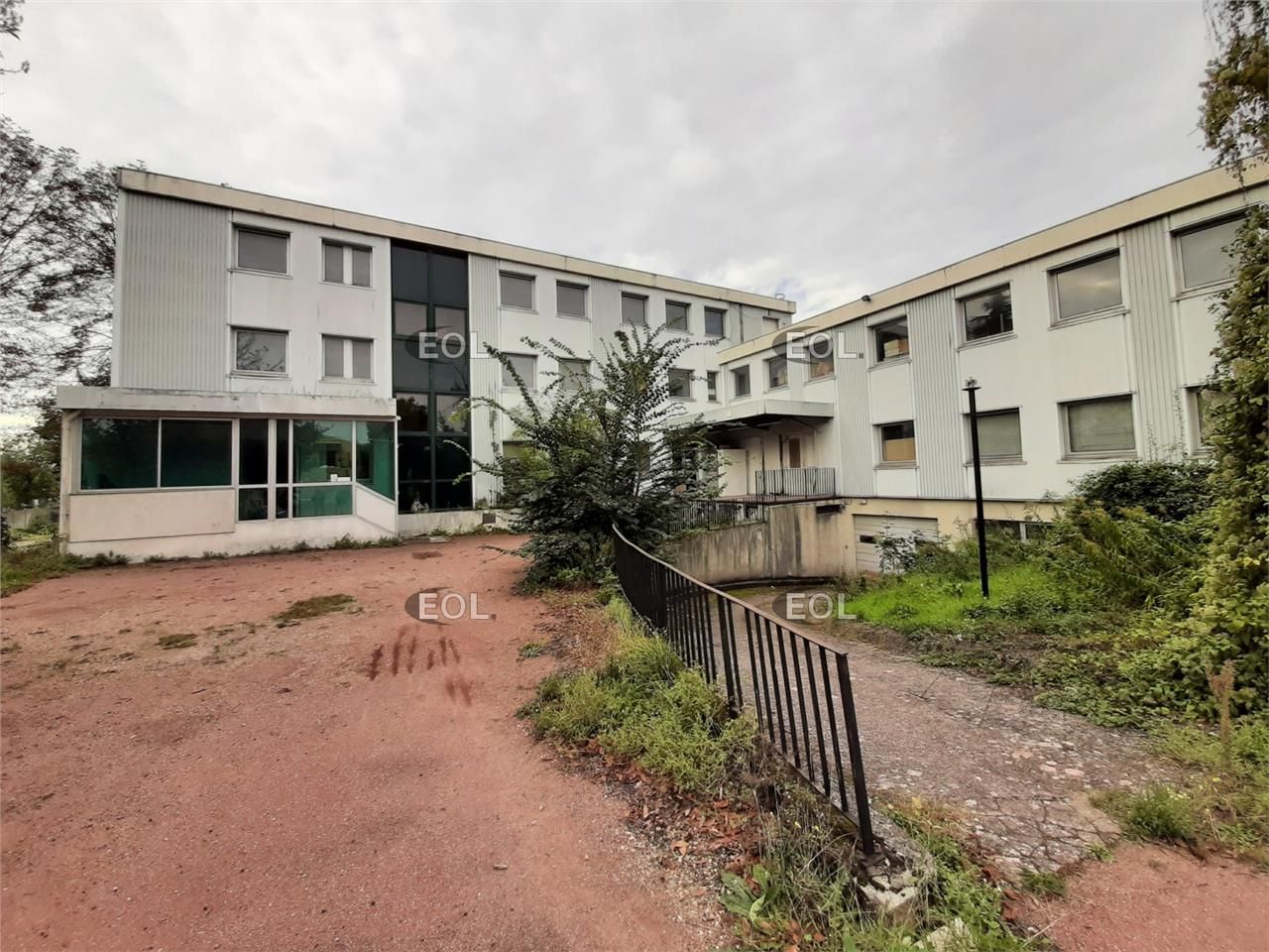 A LOUER - Bâtiment d'activité / logistique à Saint-Maur-des-Fossés (94)