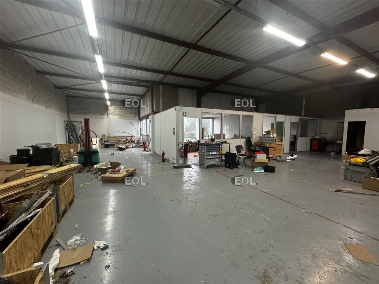 A LOUER - Local d'activité avec bureaux de 320 m² à Villebon-sur-Yvette (91)