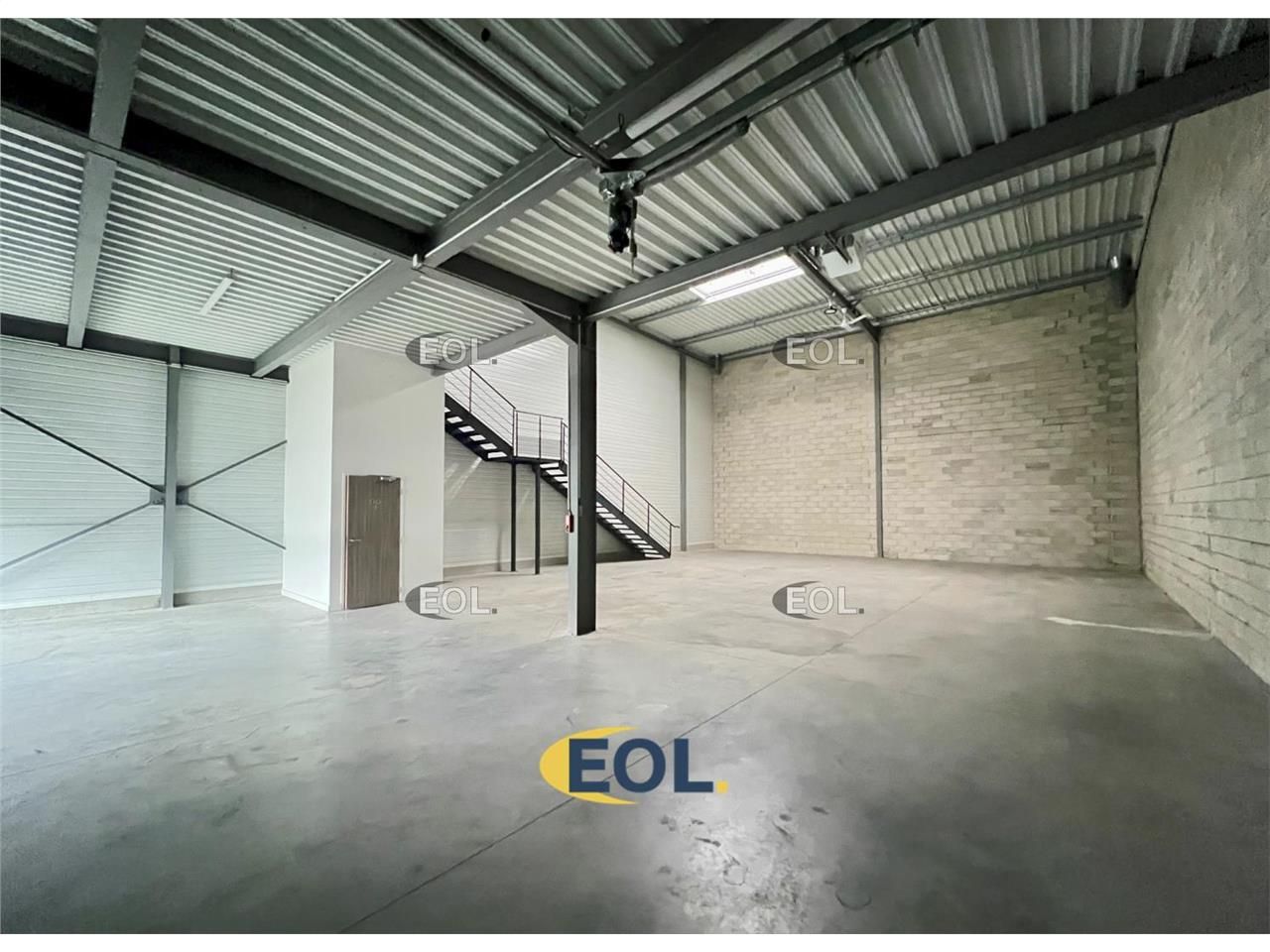 A louer - local d'activité avec bureaux de 320 m²