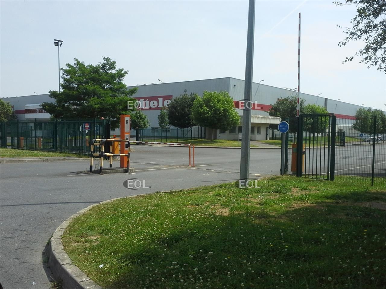 Location Entrepôt 3800 m² non divisibles