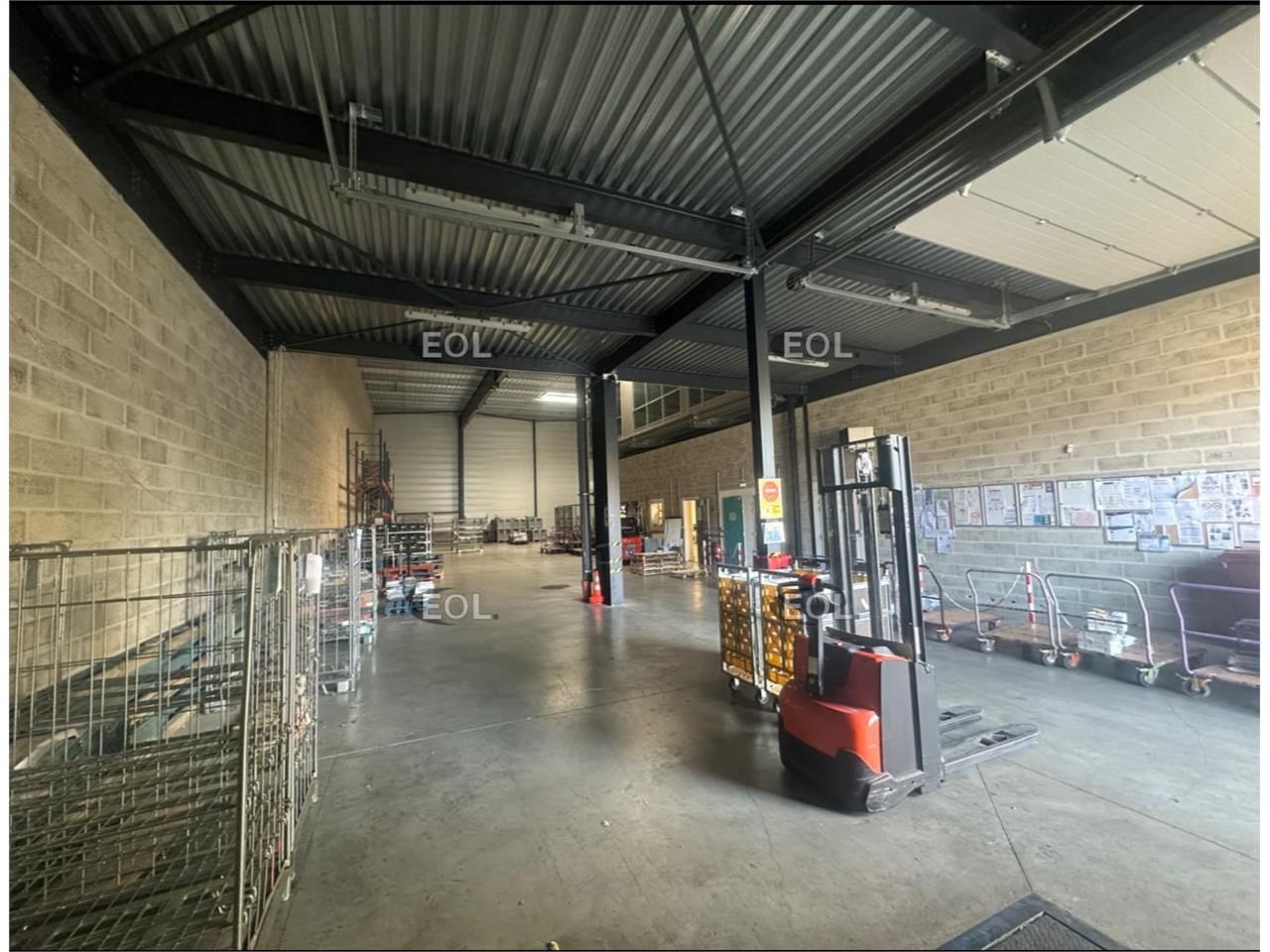 A LOUER - Local d'activité avec bureaux de 855 m² à Collégien (77)