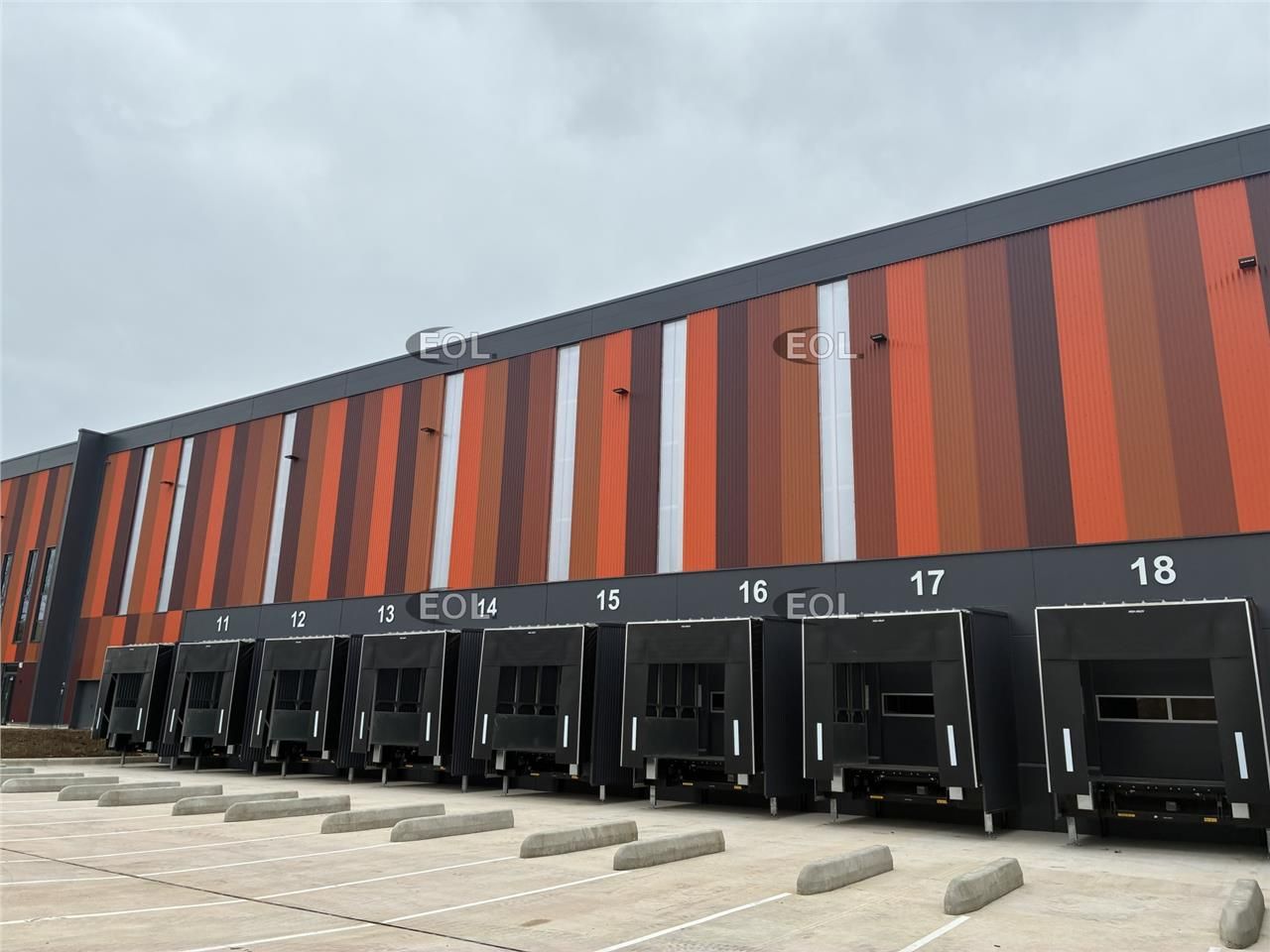 Location Entrepôt 6346 m² non divisibles