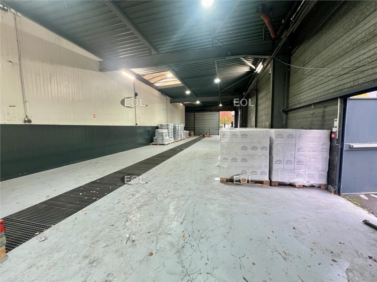 Location Entrepôt 617 m² non divisibles