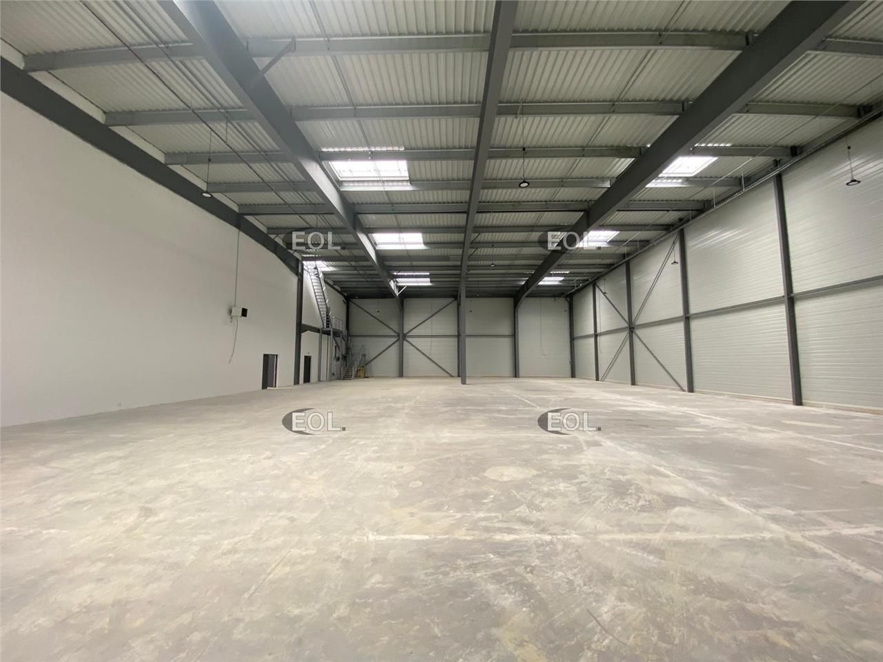 A LOUER - Entrepôt avec bureaux de 1 800 m² - Croissy-Beaubourg (77)