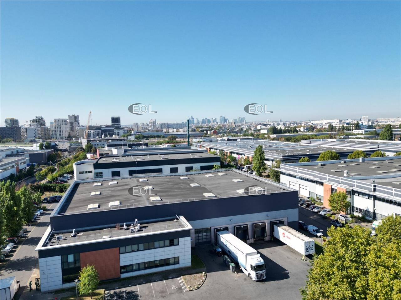 A LOUER : Bâtiment indépendant de 2 600m² à Gennevilliers
