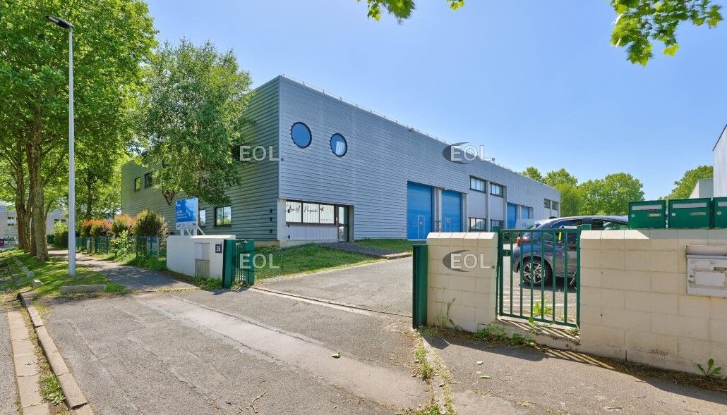 A LOUER - Local d'activité de 827 m² à Collégien (77)