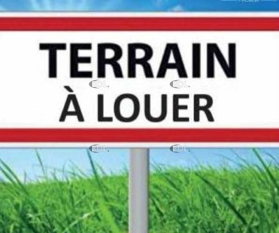 A louer ! Terrain de 13 000m² avec superbe visibilité !