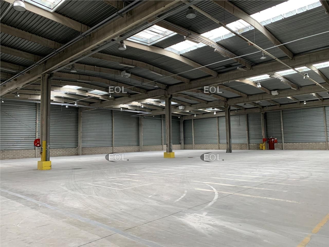 SUCY EN BRIE (94), EOL vous propose à la location entrepôt indépendant typé siège social