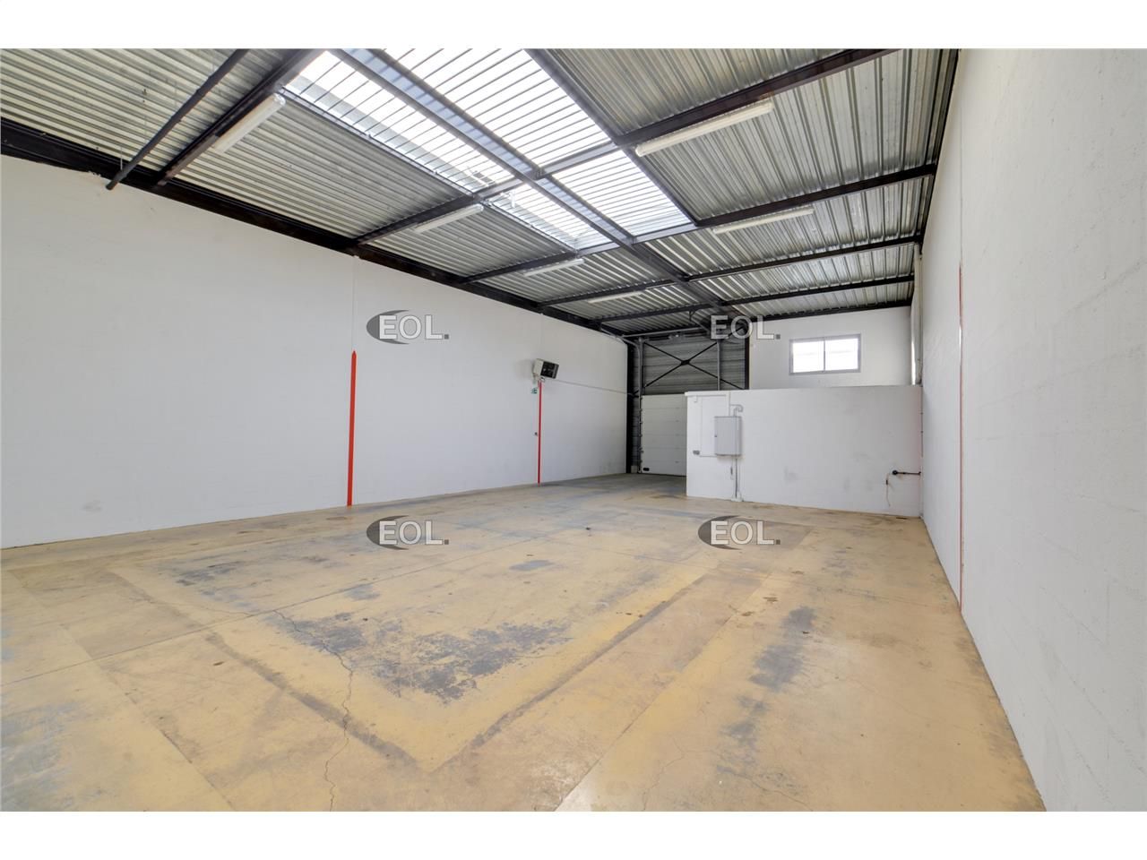 A LOUER : Locaux d'activités de 195 m²