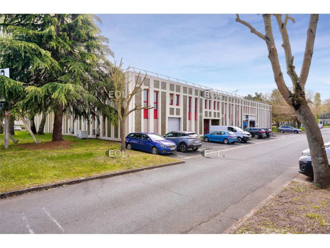 A LOUER : Locaux d'activités