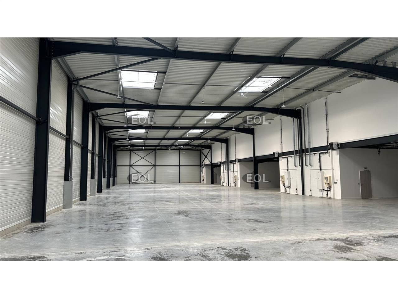 A LOUER - Locaux d'activité avec bureaux à partir de 331 m² à Ferrières-en-Brie (77)