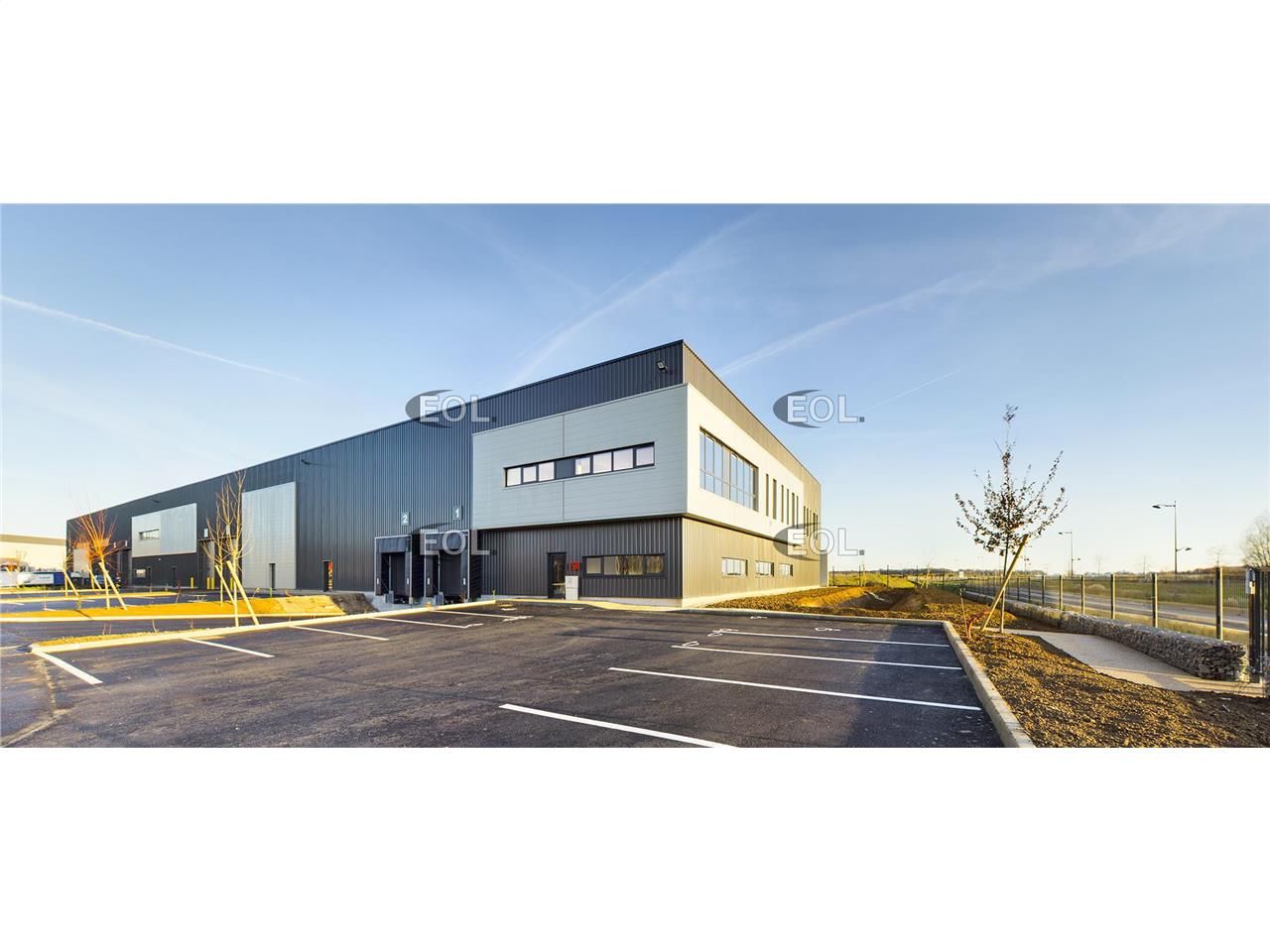 A LOUER - Cellules d'activité avec bureaux divisibles à partir de 1 636 m²