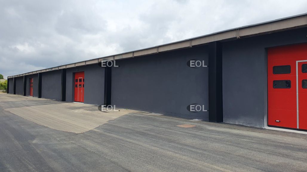 A VENDRE - Local d'activité à 697 m² à Coignères (78)