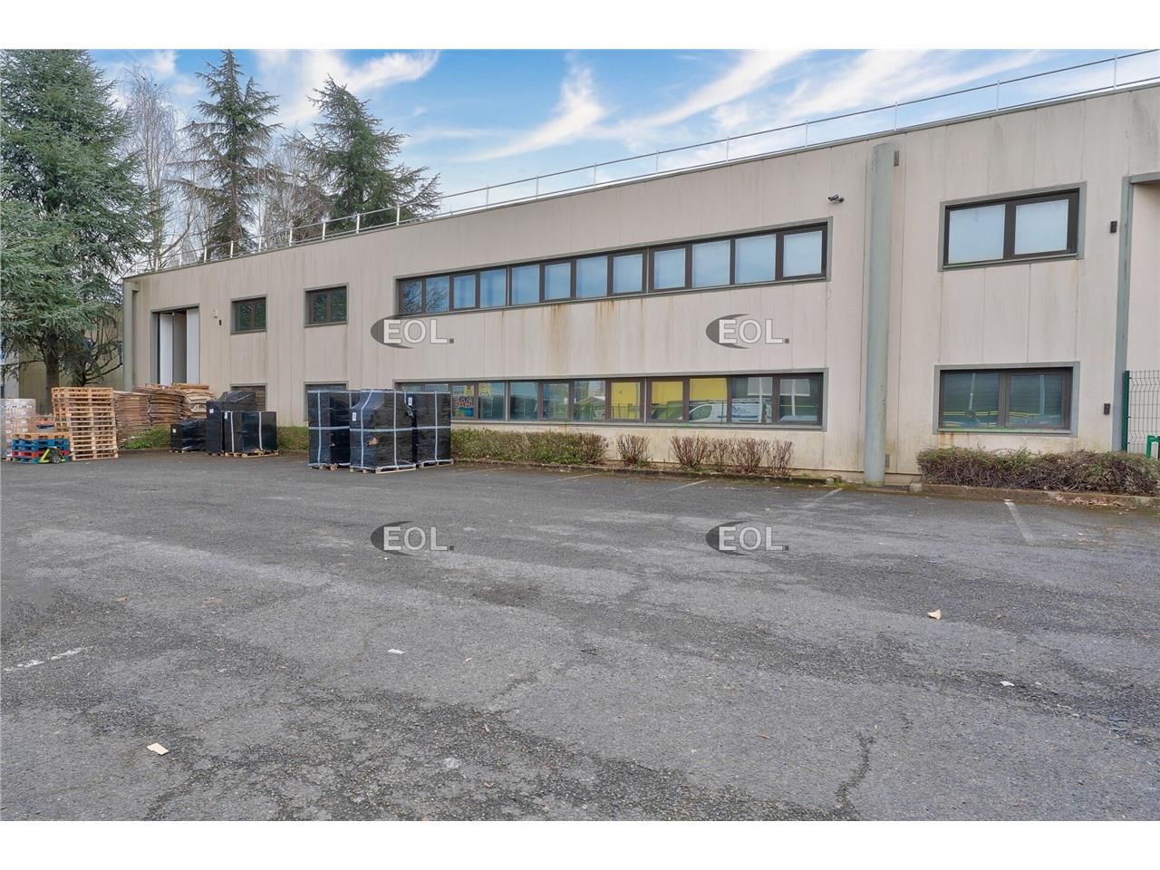 A LOUER - Local d'activité avec bureaux de 980 m² à Pontault-Combault (77)