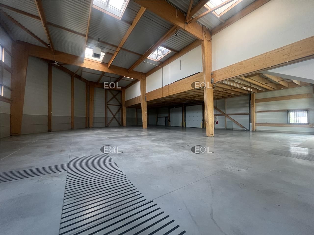 Location Local d'activités 1084 m² non divisibles