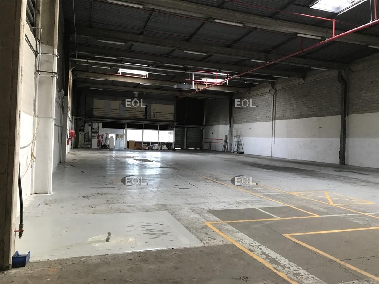 Location Entrepôt 2630 m² non divisibles
