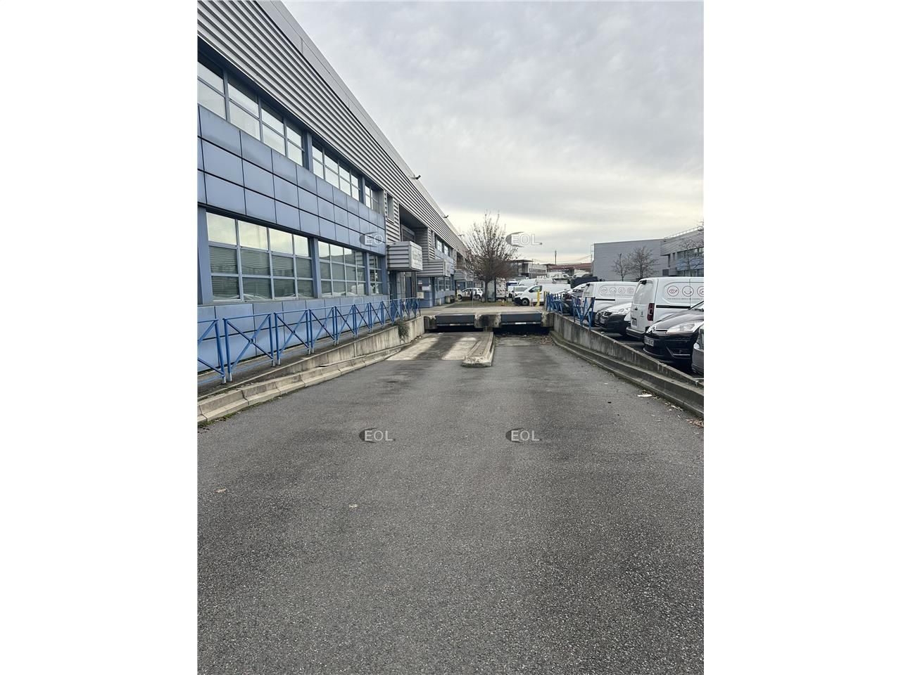 A louer - bâtiment d'activité de 4 519 m² divisibles à partir de 2 073 m² à La Courneuve