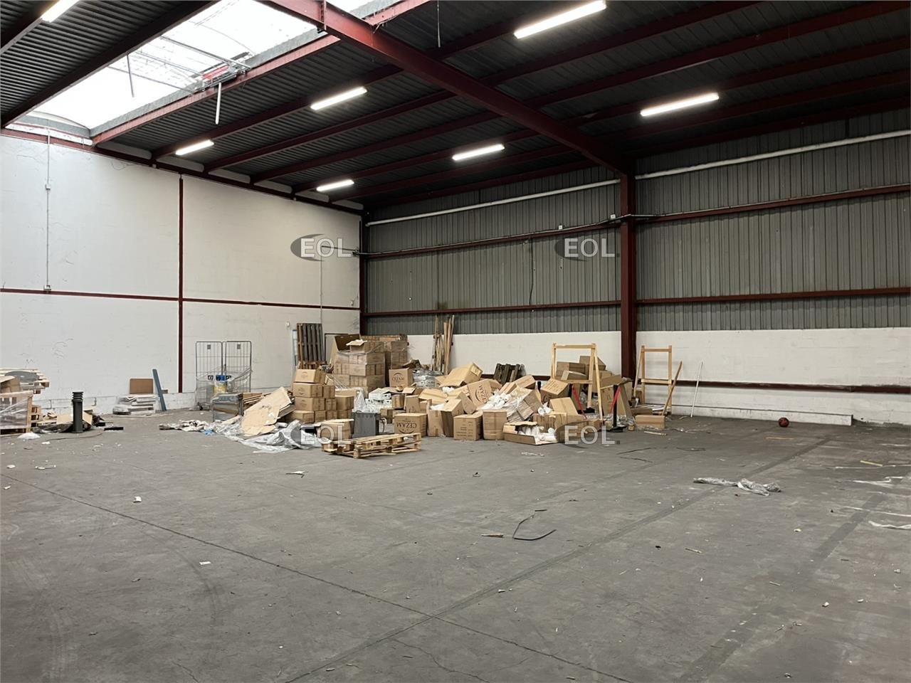 A LOUER : Bâtiment indépendant de 1 460 m²