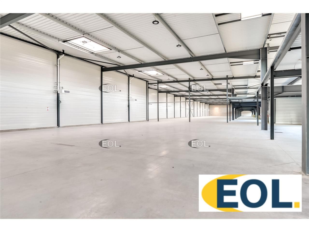 A louer - bâtiment de 4 000 m² divisibles