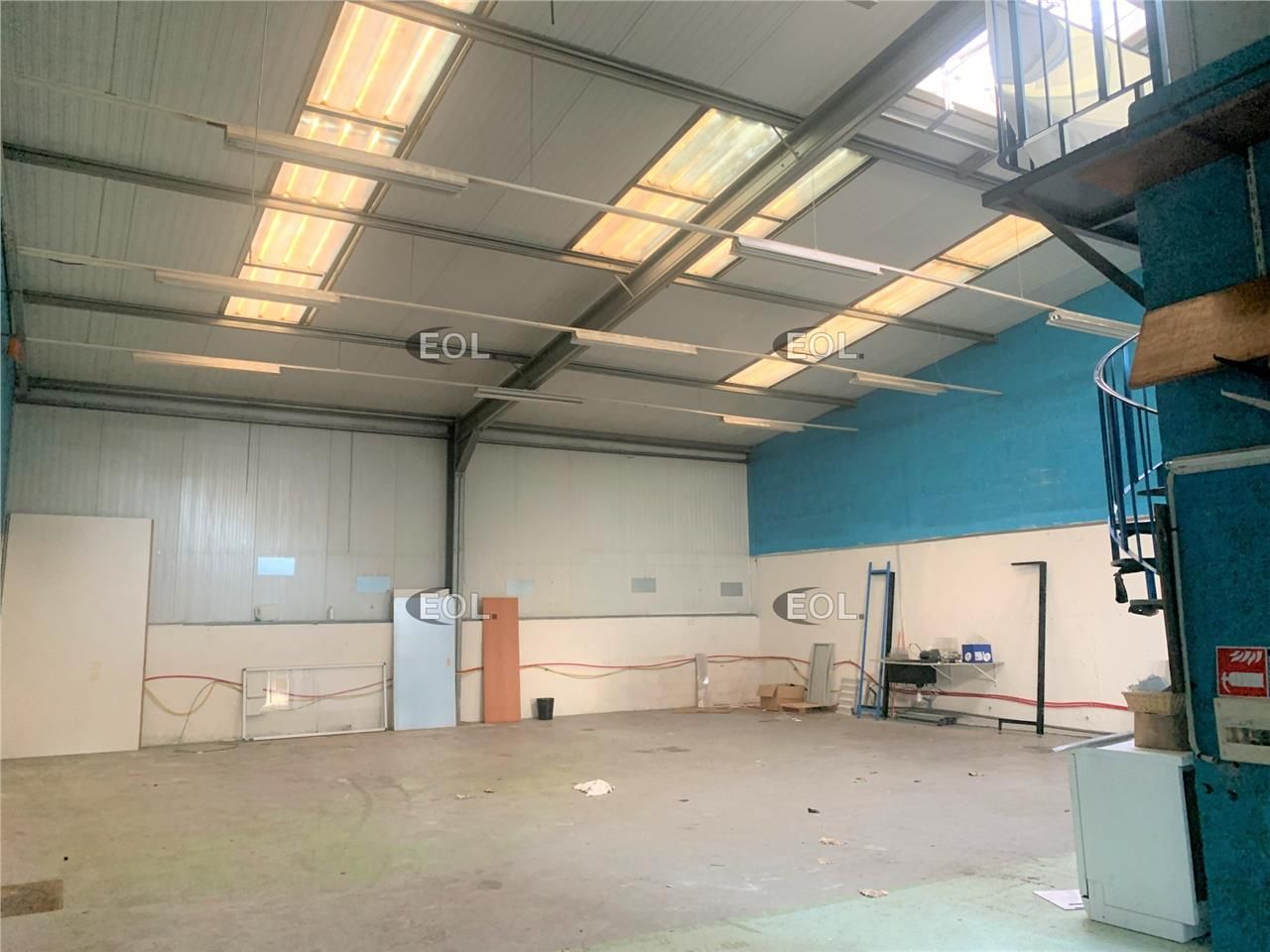 Location Local d'activités 221 m² non divisibles