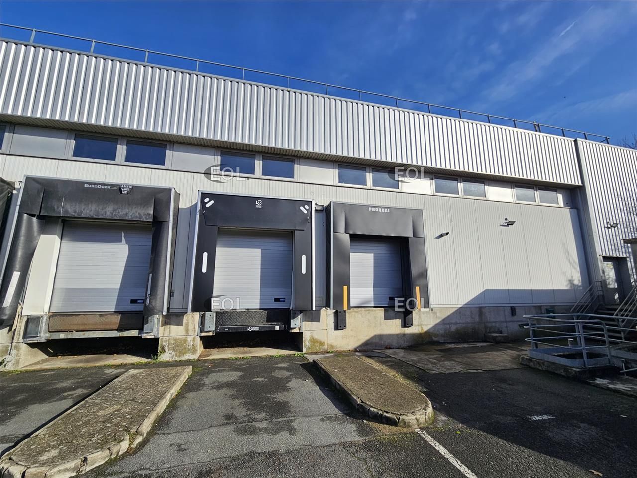 Location Entrepôt 2082 m² non divisibles