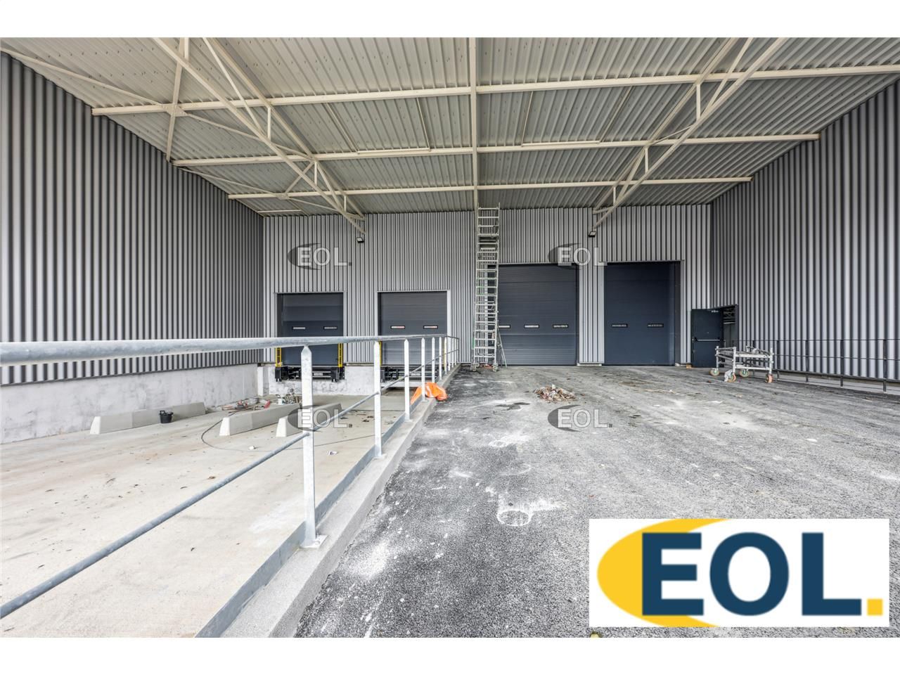 A louer immeuble indépendant réhabilité d'activité/stockage avec des bureaux d'accompagnement à Aulnay sous Bois