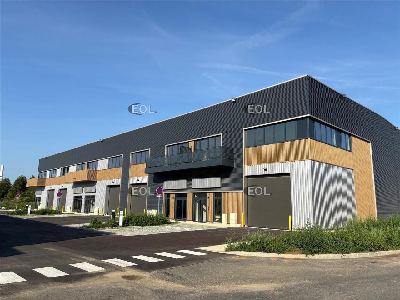 A LOUER - Local d'activité avec bureaux à partir de 610 m²