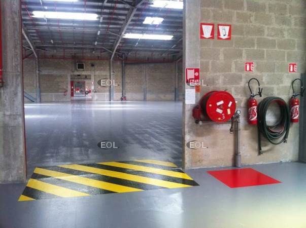 A louer cellules de logistique d'environ 4 000 m² avec des portes à quai à Compans (77)