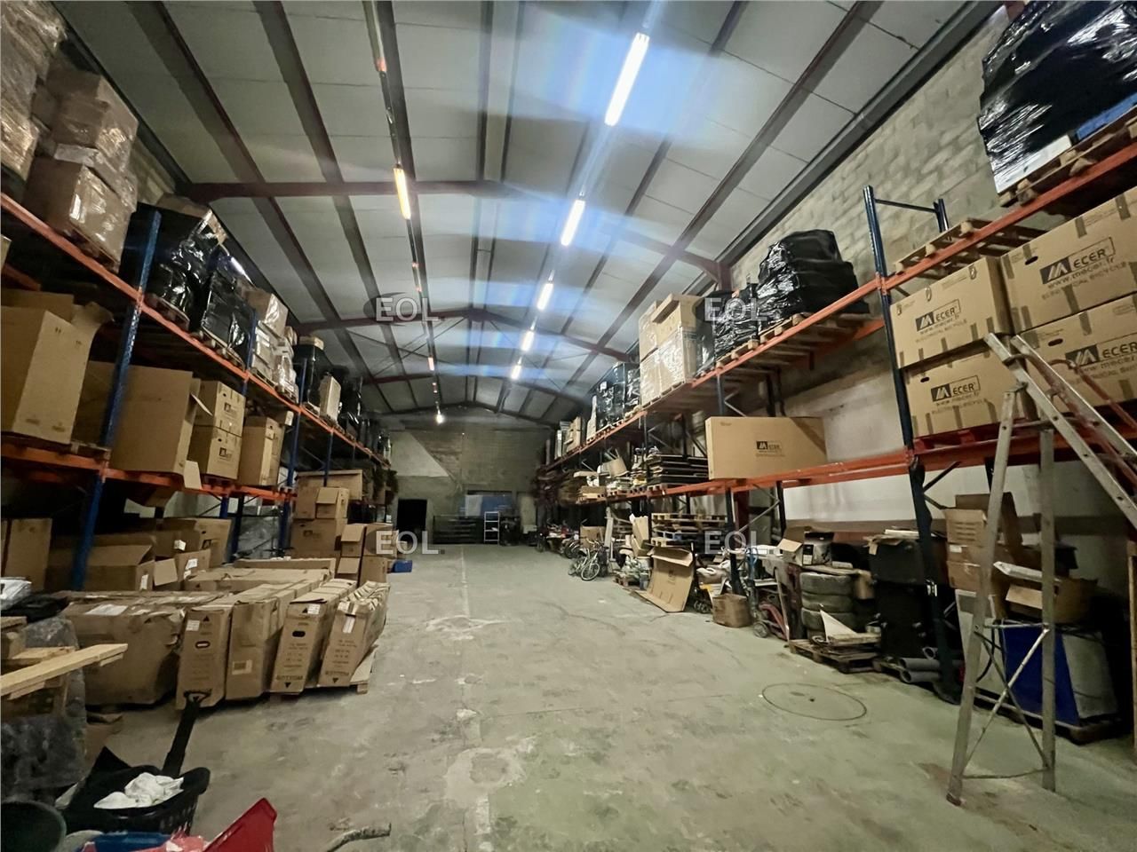 A louer ou à vendre - bâtiment indépendant de 1 200 m²