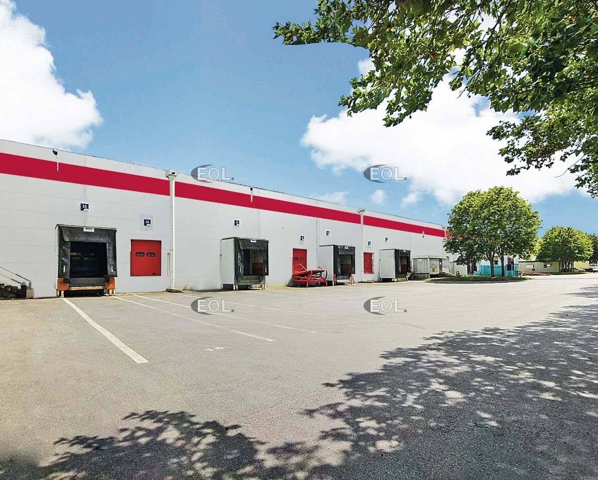 Location Entrepôt 7792 m² non divisibles