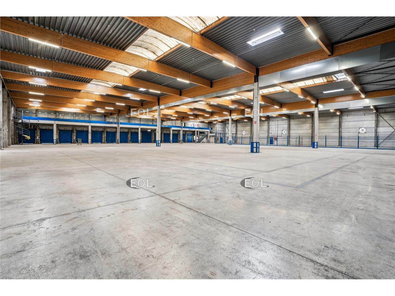 Location Entrepôt 5023 m² non divisibles