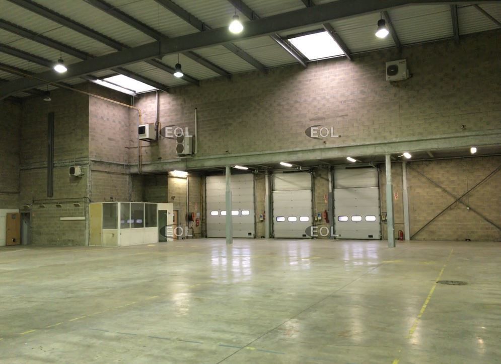 Saint-Thibault-des-Vignes (77) - A LOUER - Entrepôt avec bureaux de 1 998 m²