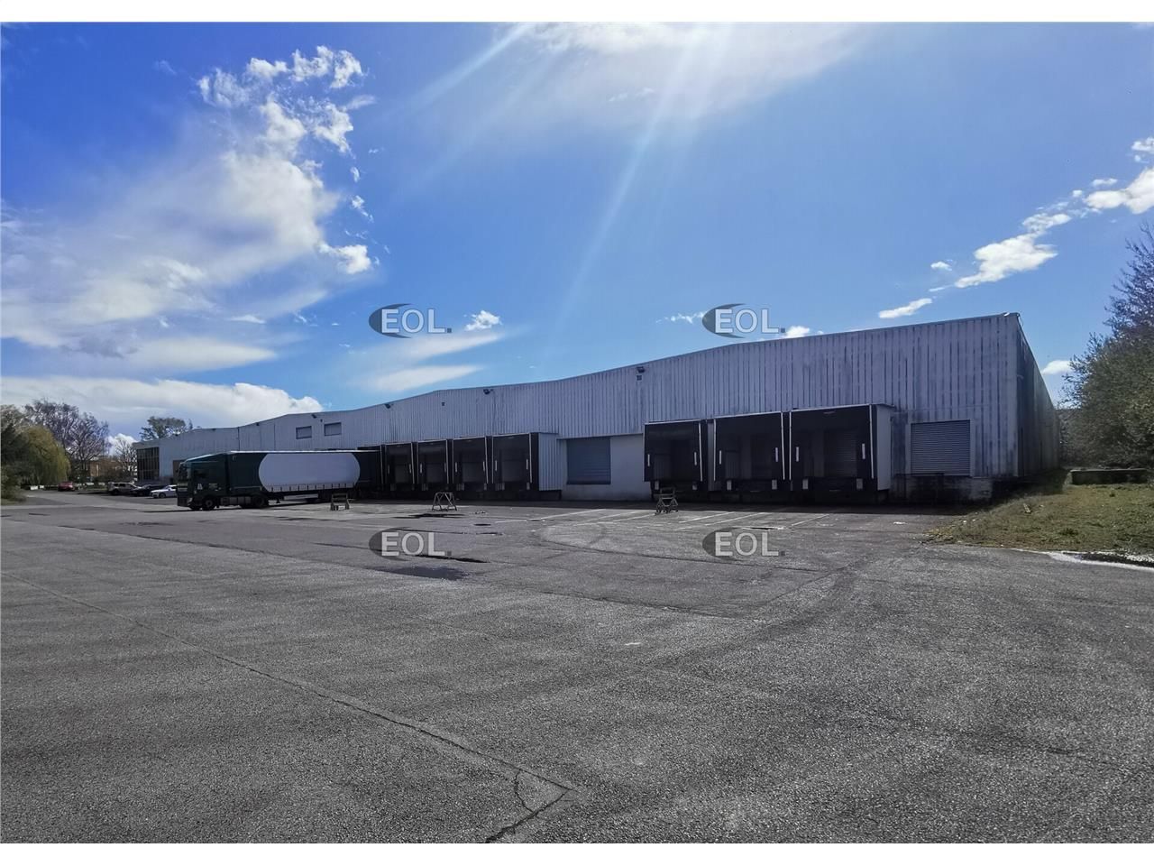 Location Entrepôt 4810 m² non divisibles