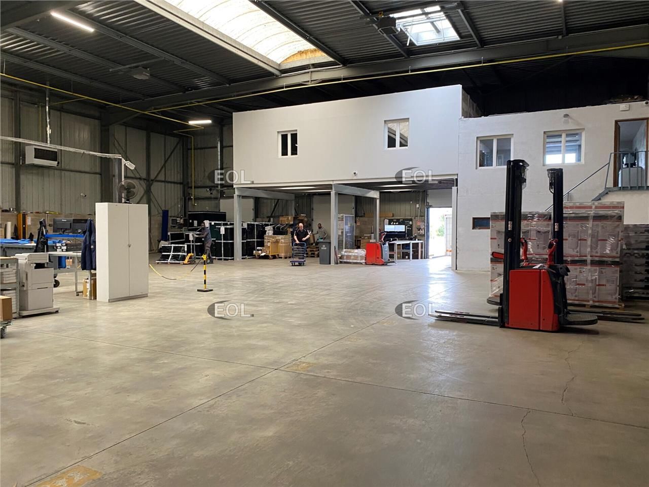 Entrepôt avec bureaux de 3 400 m² à Louer - Santeny (94)