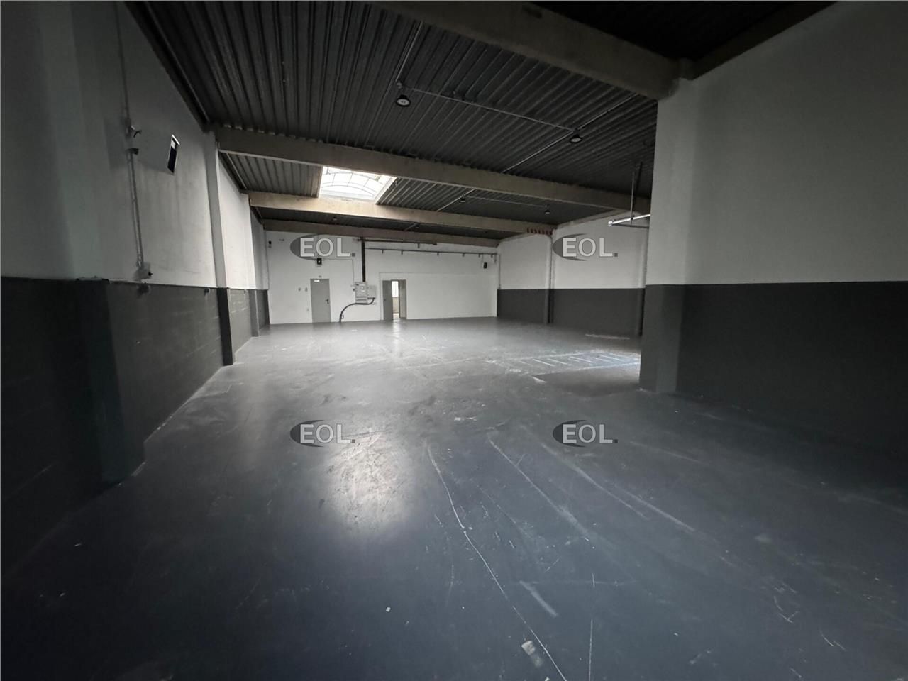 Location Entrepôt 385 m² non divisibles