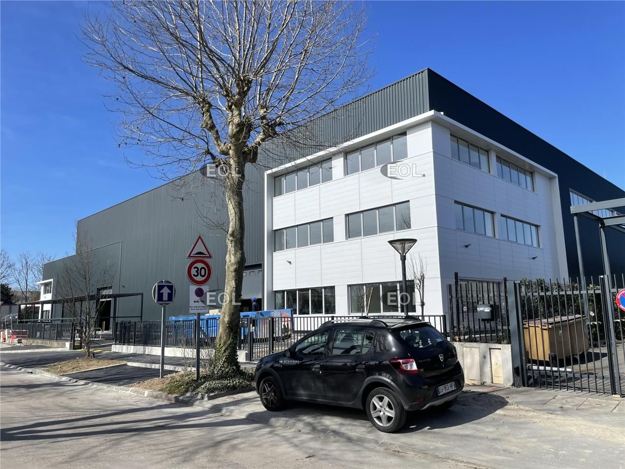 A LOUER: Local d'activités de 963 m² - Villeneuve la Garenne (92)