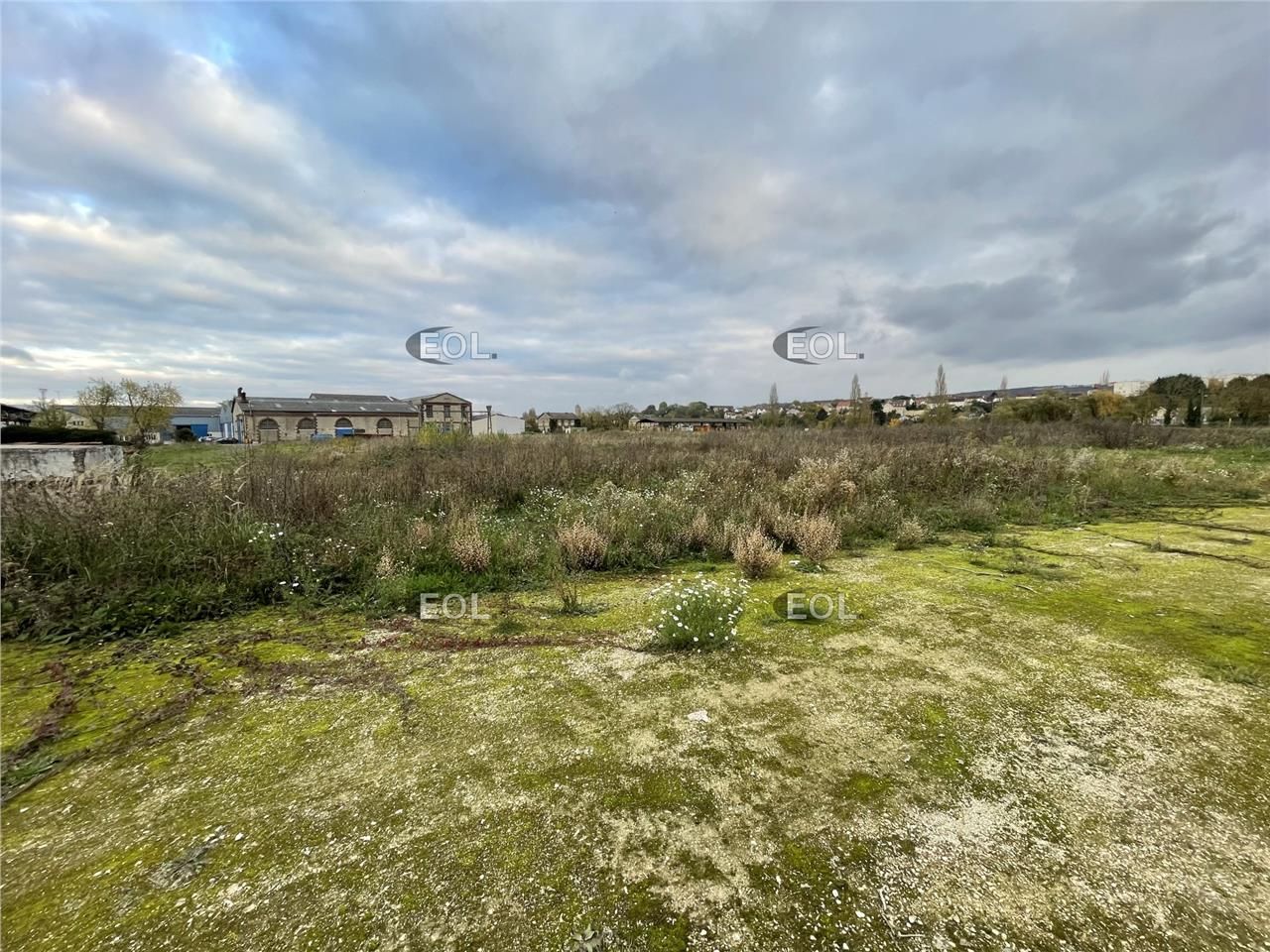 A LOUER : Terrain nu de 10 000 m² à Persan (95)