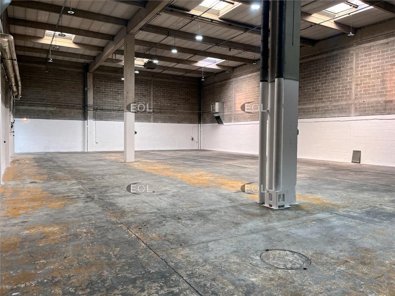 A louer - local d'activité avec bureaux de 1 789 m² divisibles