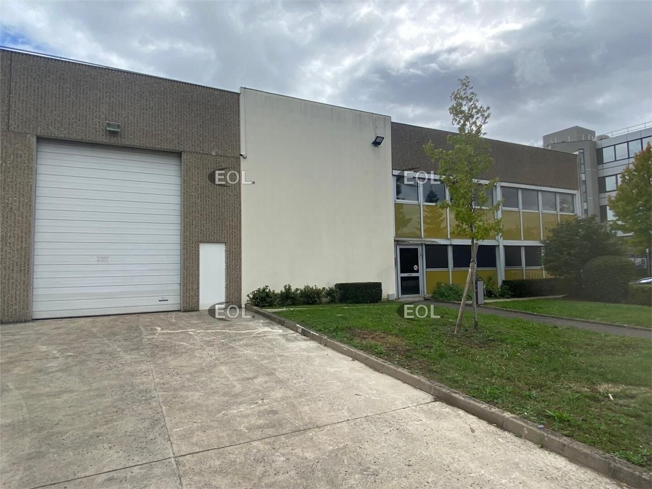 Location Entrepôt 1380 m² non divisibles