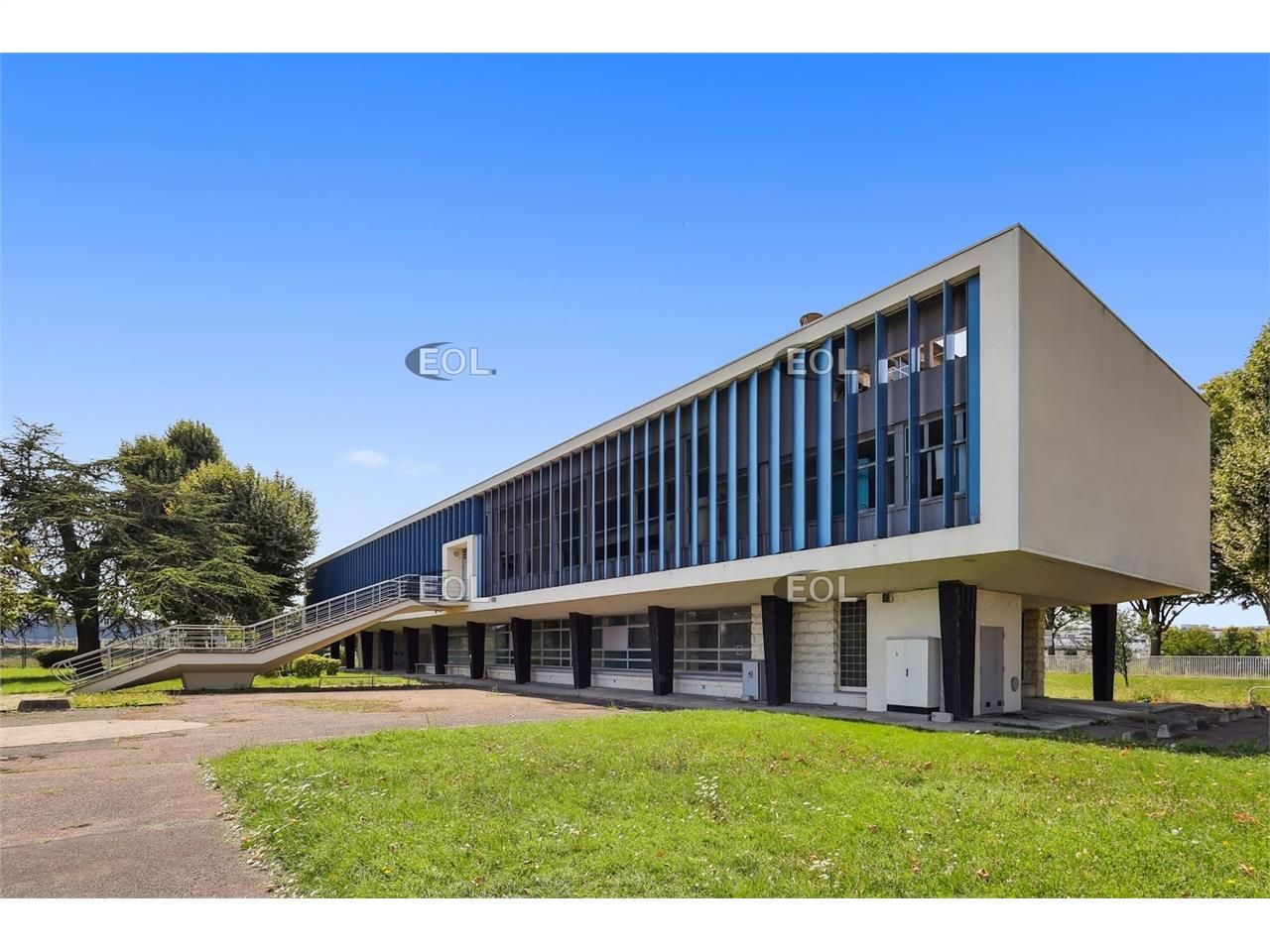 A LOUER - Bâtiment d'activités et bureaux de 2 263 m² à Alfortville (94)