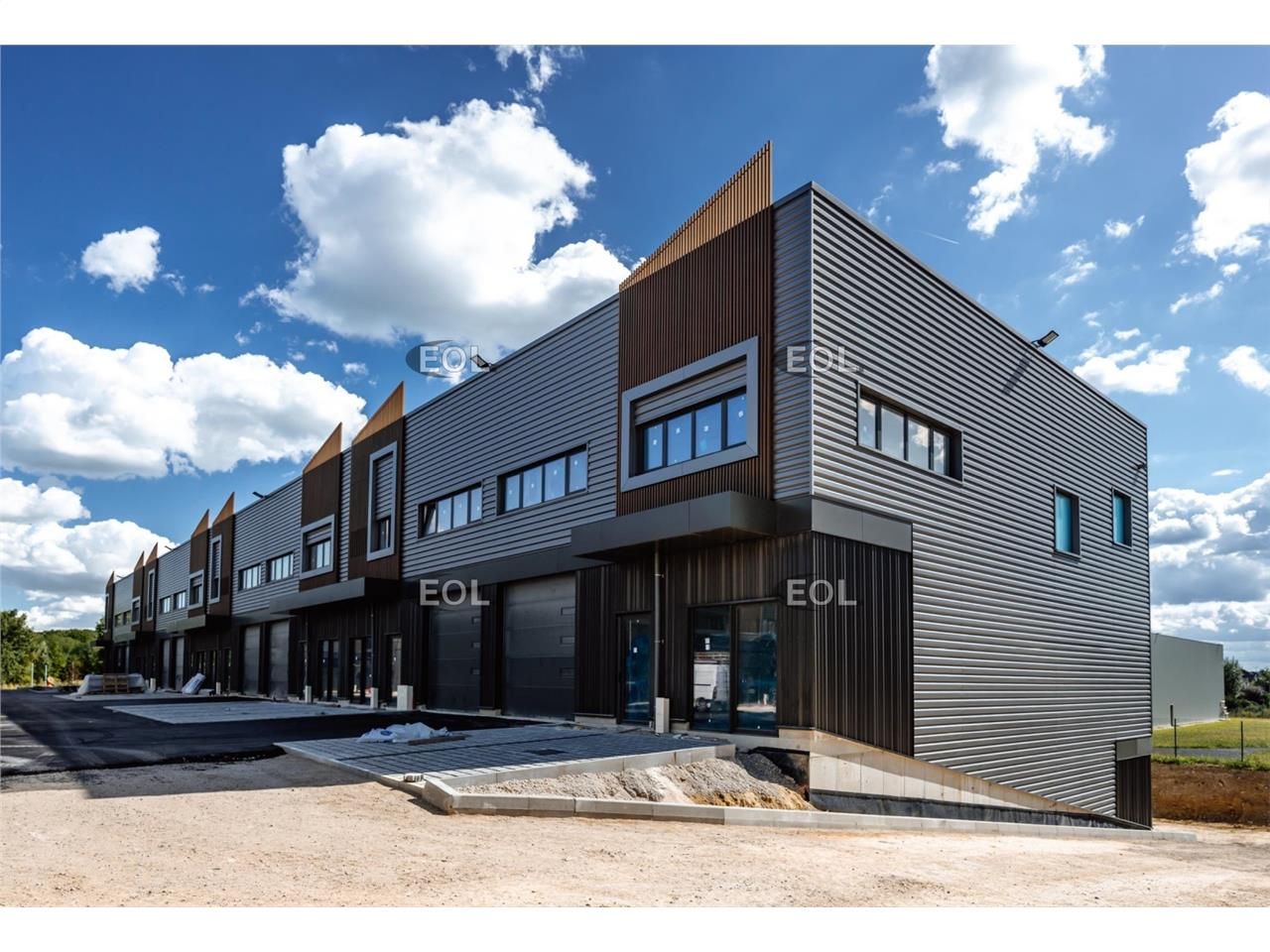 Vente Local d'activités 898 m² divisibles à partir de 181 m²