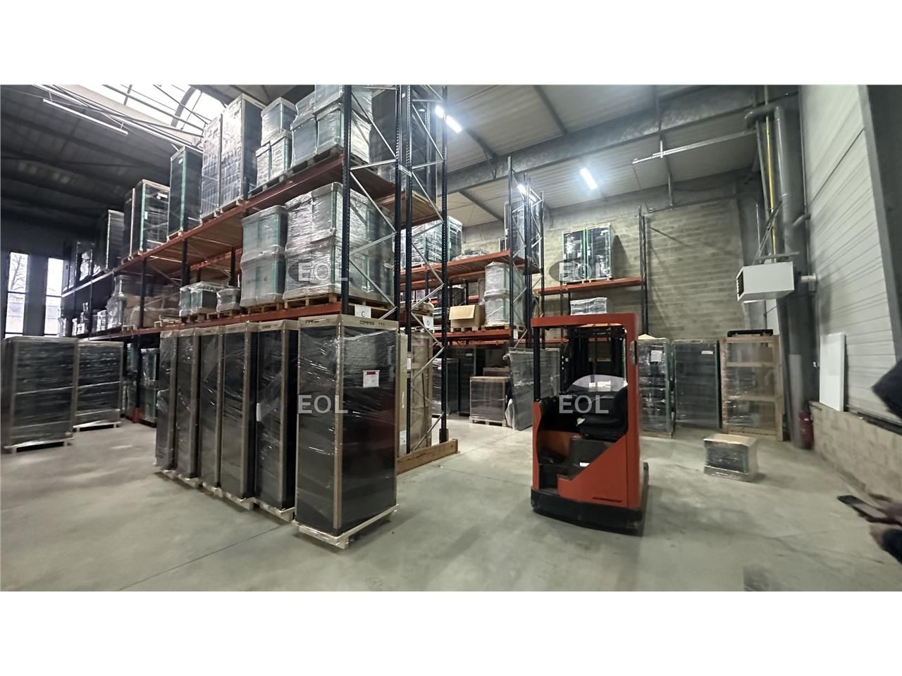 A LOUER - Locaux d'activité avec bureaux à partir de 834 m² à Serris (77)