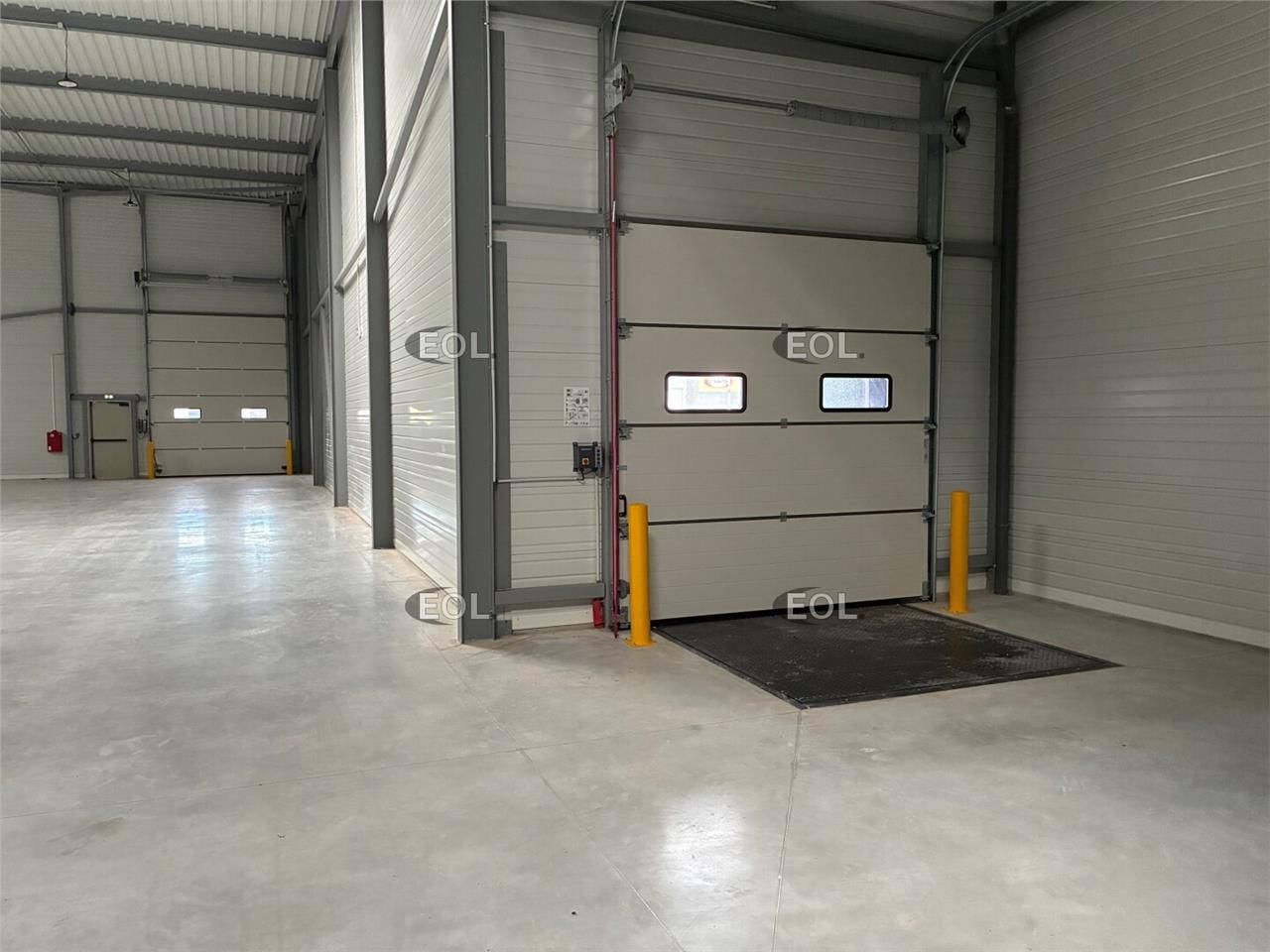 Location Entrepôt 996 m² non divisibles