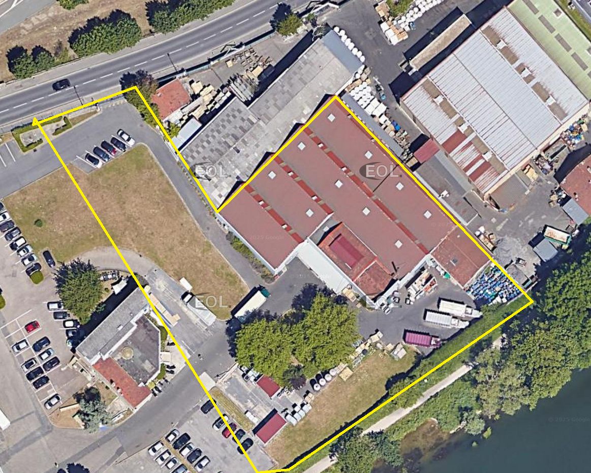 A LOUER : local d'activité de 1 500m² + 4 000m² de terrain à Bezons